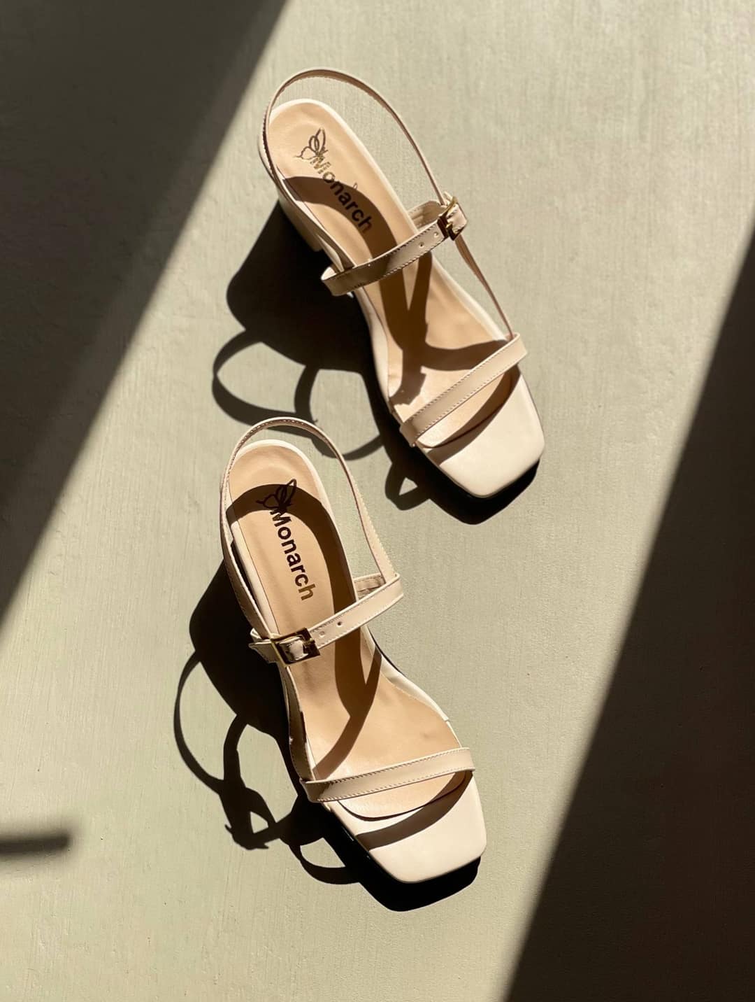 تصویر پست از @monarchshoe