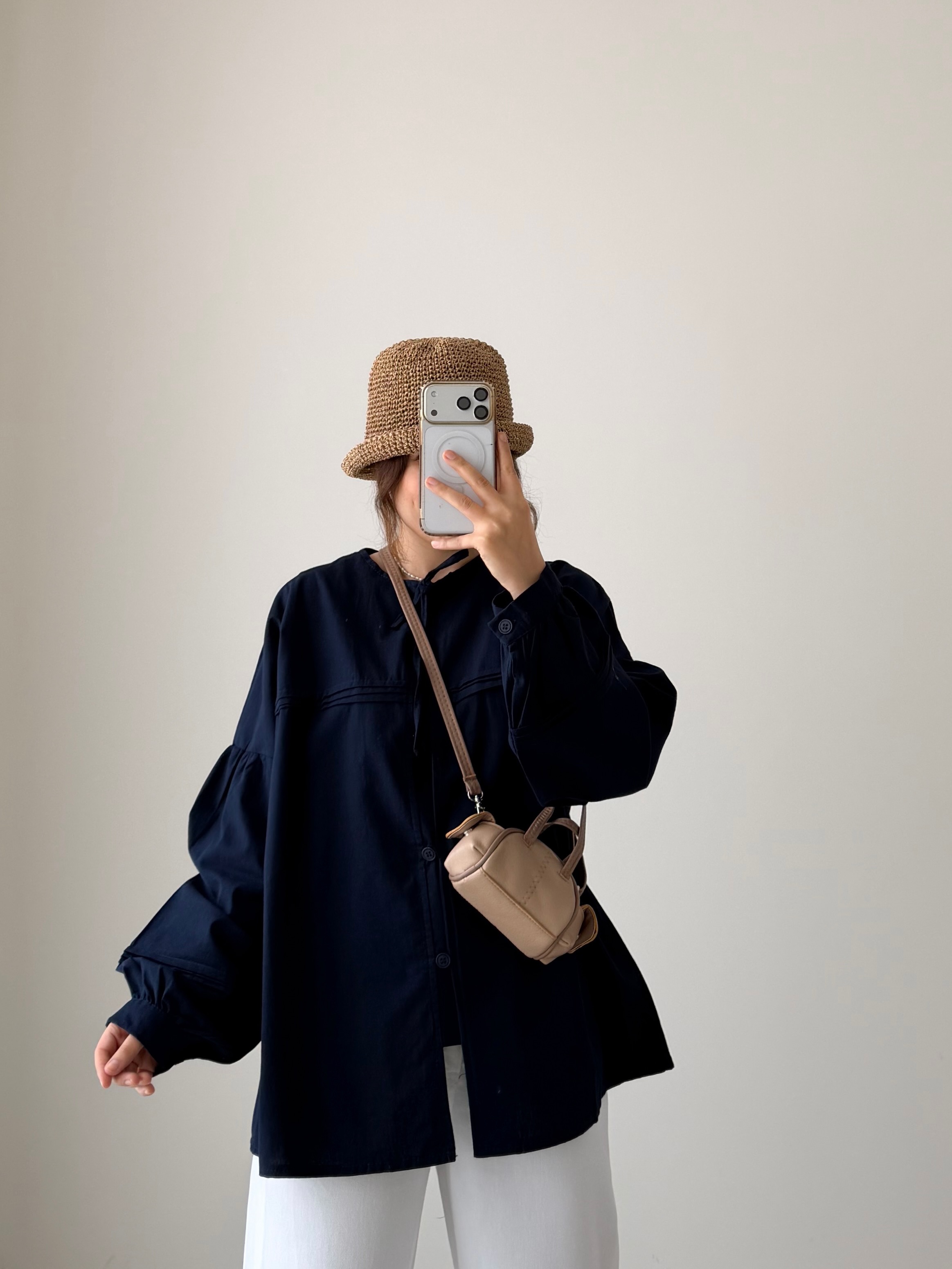 تصویر پست از @bonami_gallery — 5/17