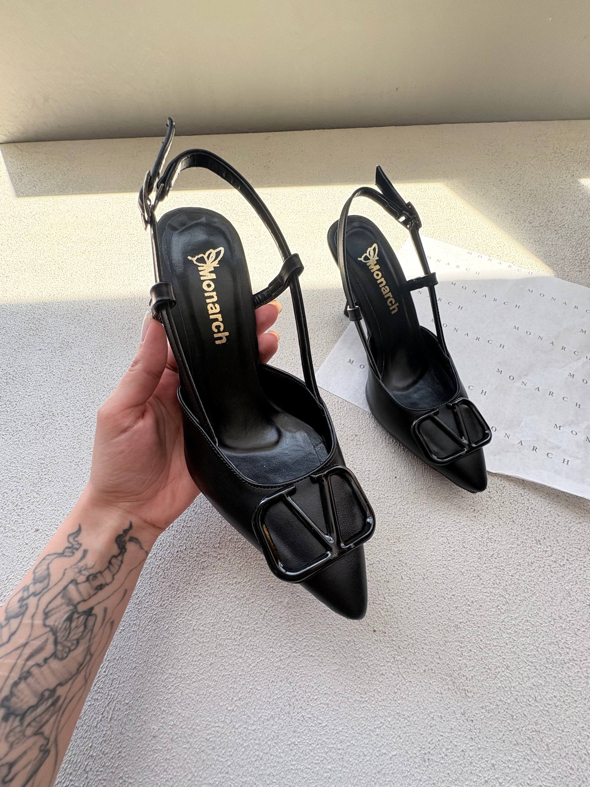 تصویر پست از @monarchshoe — 5/10