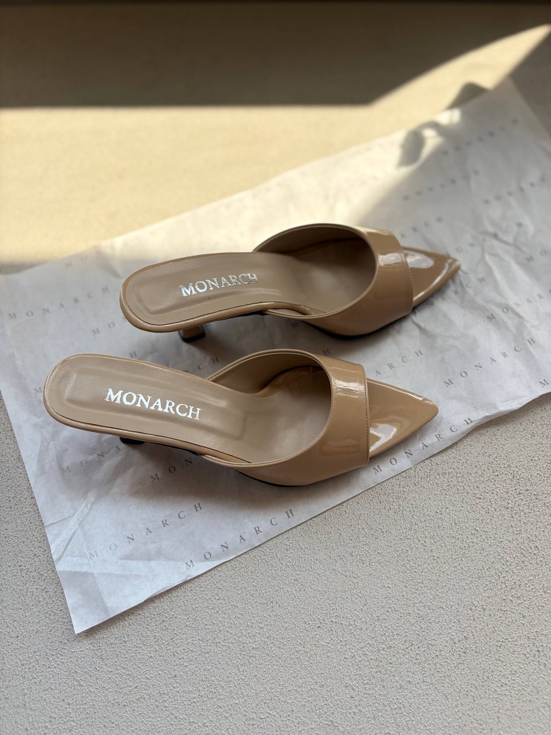 تصویر پست از @monarchshoe — 5/10