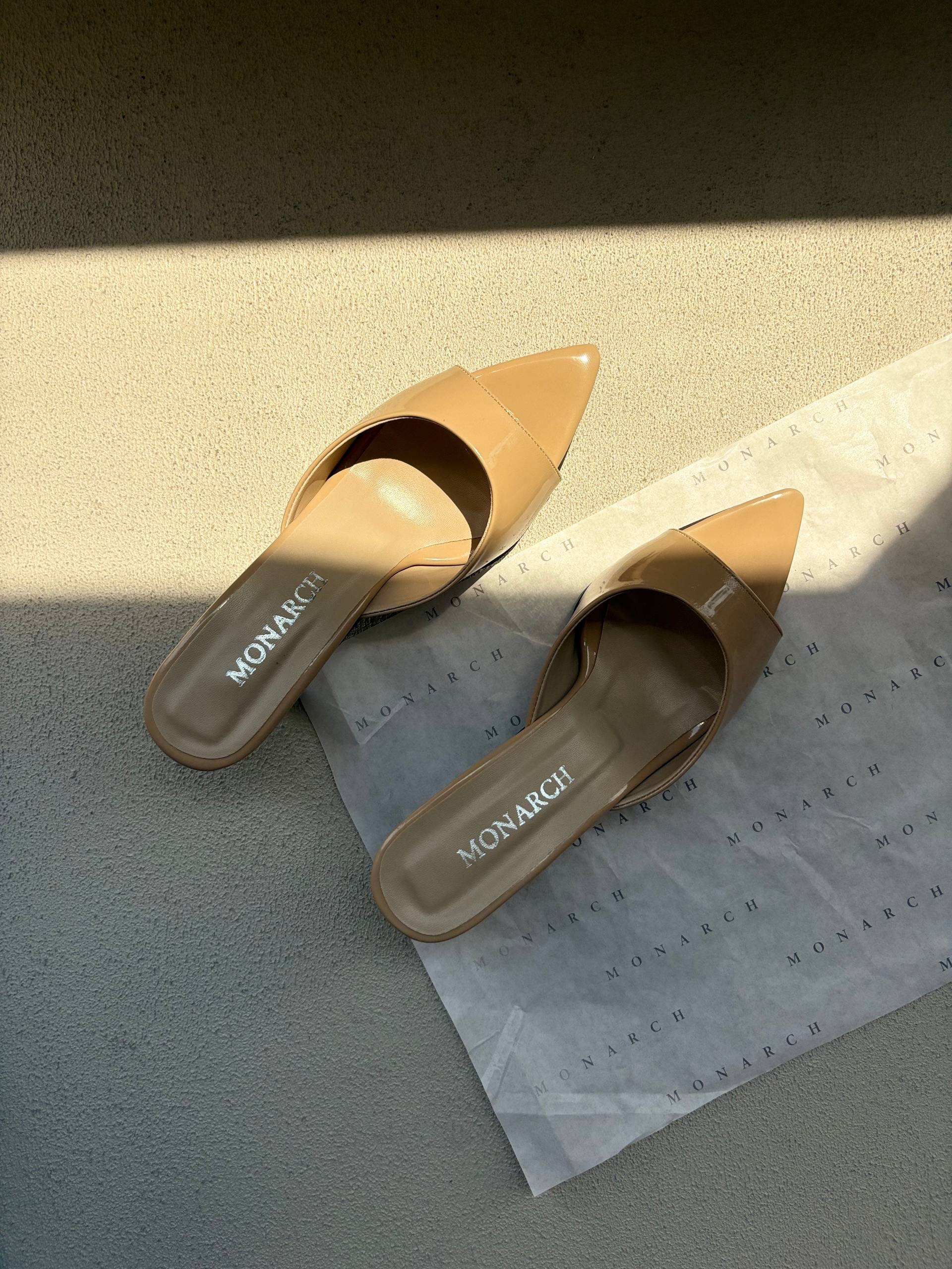 تصویر پست از @monarchshoe — 9/10
