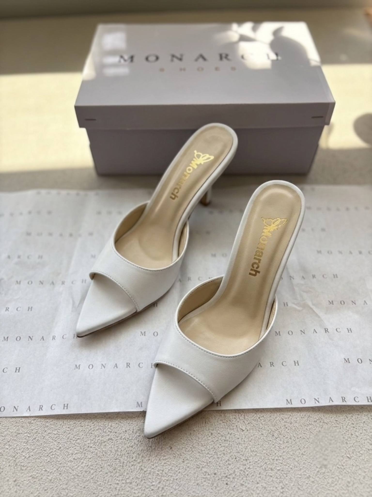 تصویر پست از @monarchshoe — 2/10