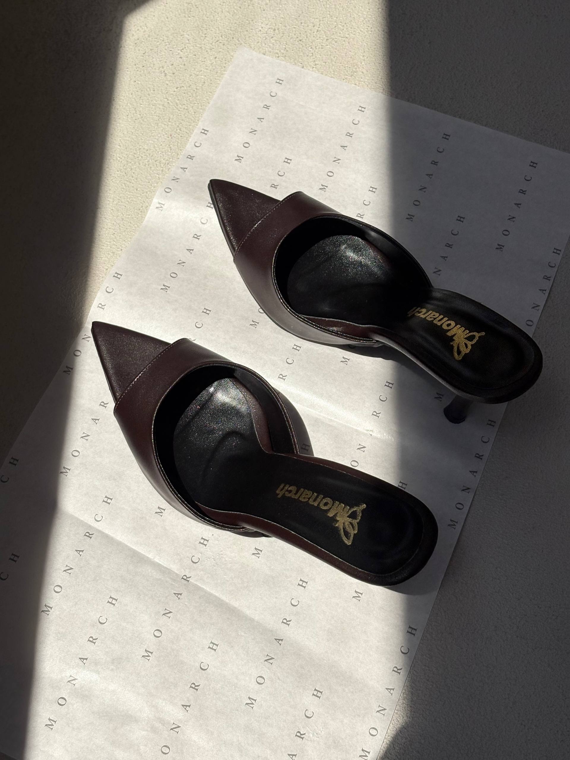 تصویر پست از @monarchshoe — 4/10