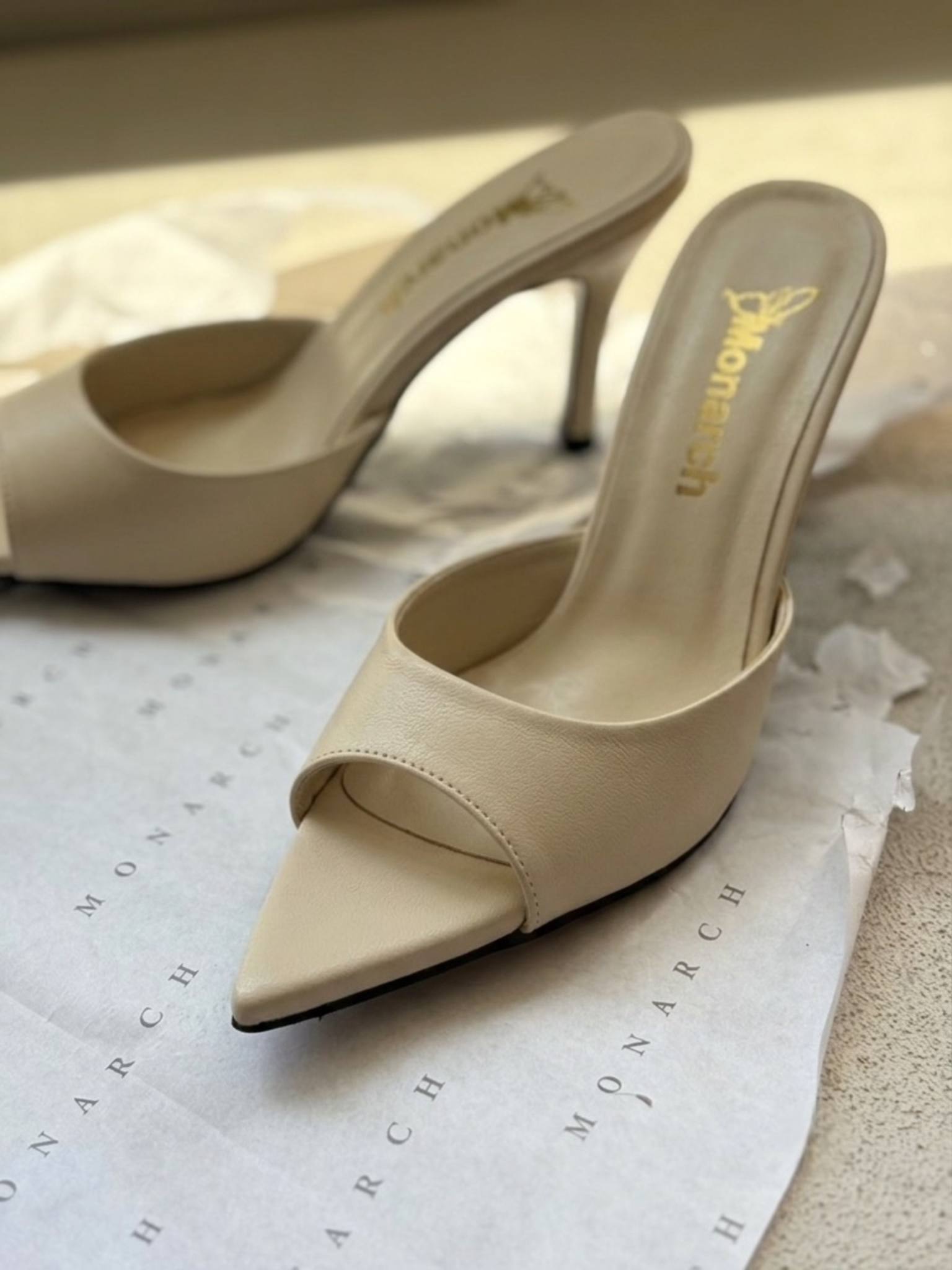 تصویر پست از @monarchshoe — 7/10